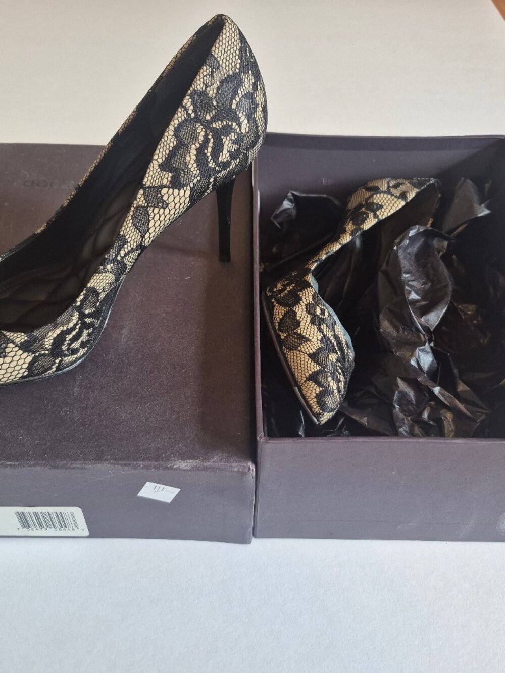 Brian Atwood leather and lace pumps in black and nude size 8 - Picture 3 of 5